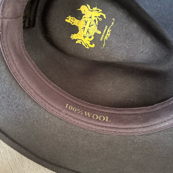 England designed, handmade, 100% wool flat brim hat - Picture 3 of 7